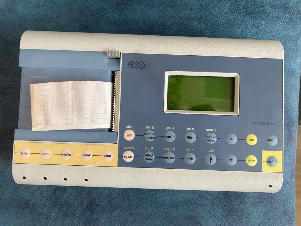 EKG BTL-08 3 kanallı Bu, diaqnostik məlumatların çapı üçün daxili