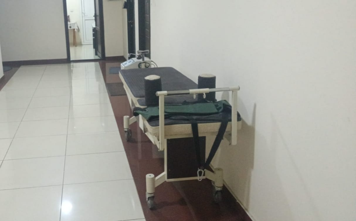 Fizioterapiya üçün traksiya masası